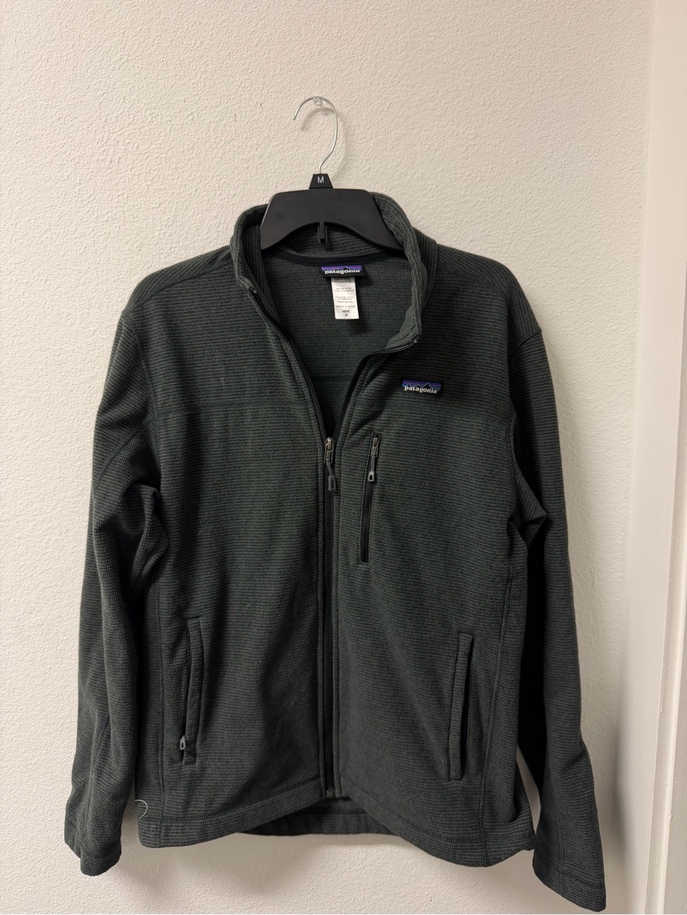 Patagonia Men’s Lightweight Full-Zip Jacket in Dark Charcoal